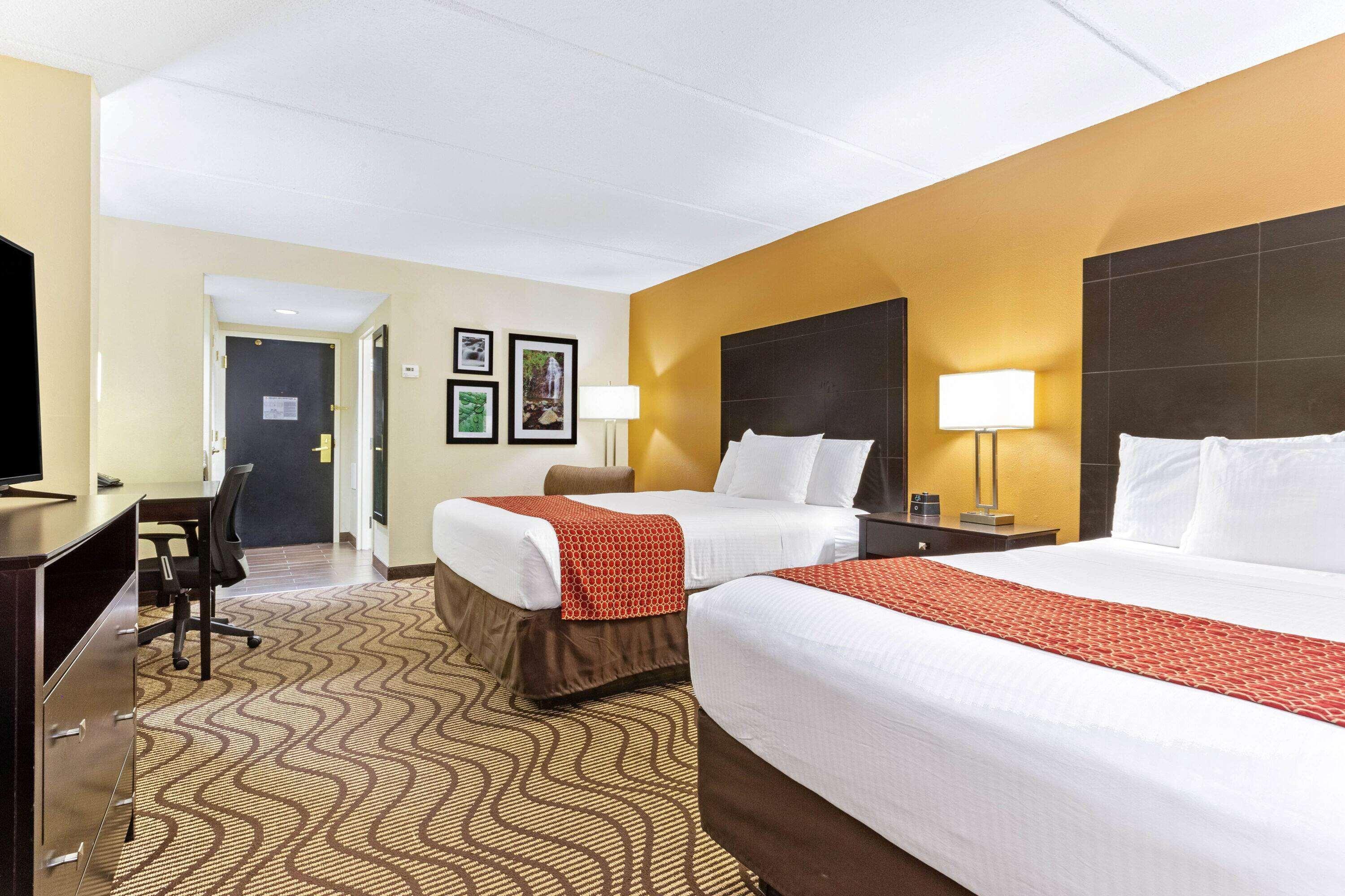 La Quinta By Wyndham Tampa North I-75 Hotel Exterior photo