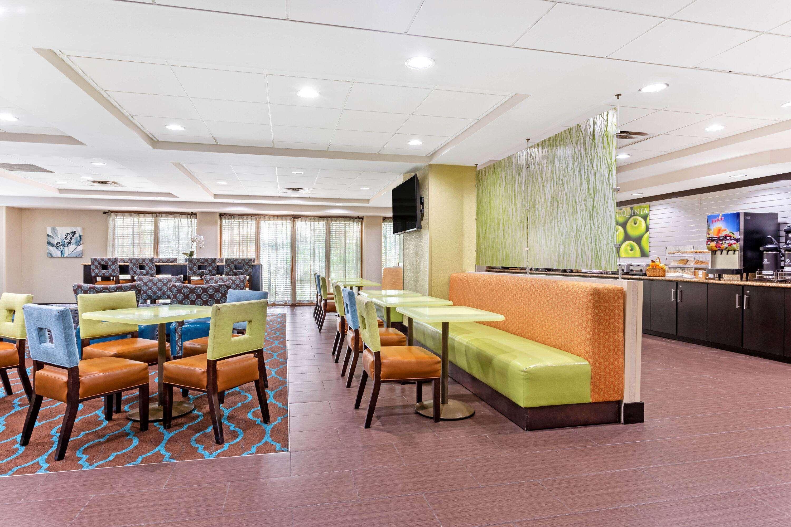 La Quinta By Wyndham Tampa North I-75 Hotel Exterior photo