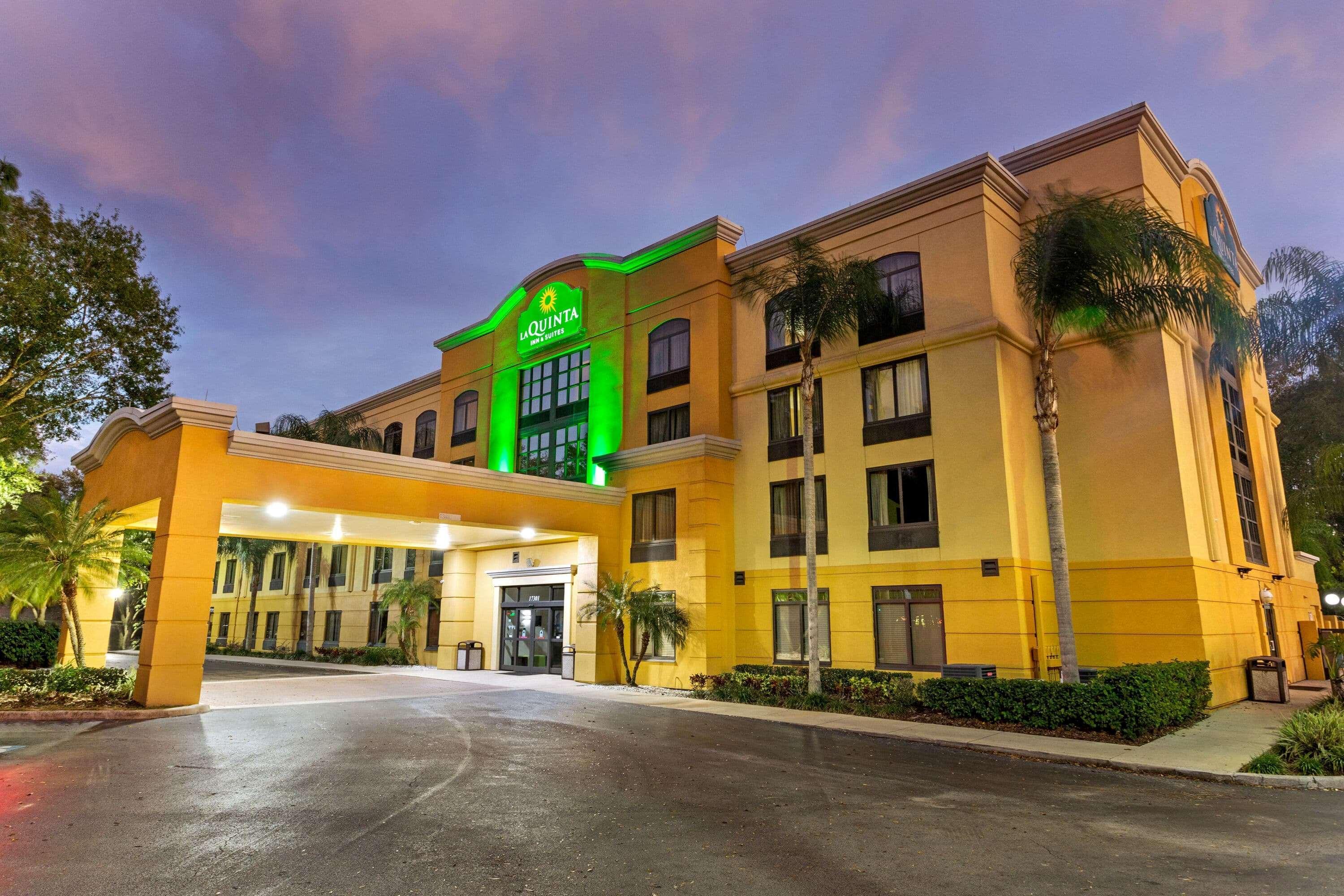 La Quinta By Wyndham Tampa North I-75 Hotel Exterior photo